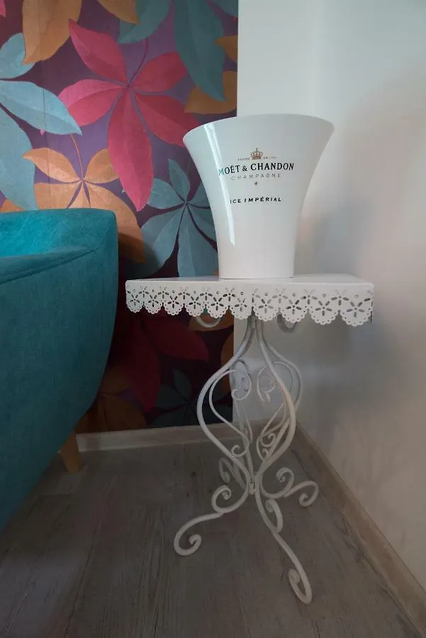 Queen Holiday Apartment Bucureşti 0*,